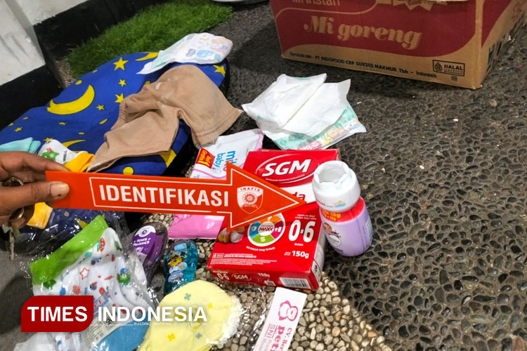 bayi-berusia-49-hari-ditemukan-dalam-kardus-mie-instan-di-teras-pensiunan-polisi-banyuwangi-–-times-banyuwangi