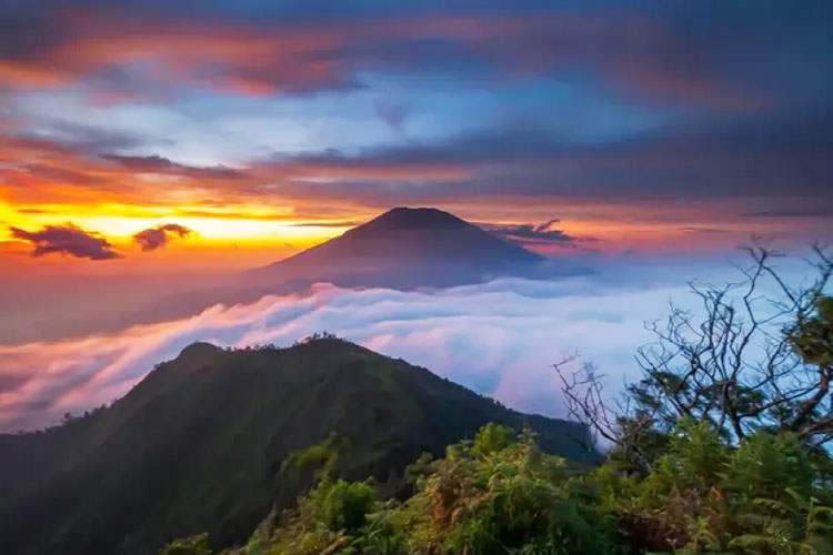 rekomendasi-gunung-di-jawa-tengah-yang-cocok-untuk-tektok-–-times-banyuwangi