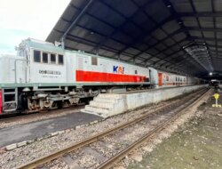 Jalur KA Terendam Air, Ini Cara KAI Daop 8 Surabaya Jaga Kereta Api Tetap Tepat Waktu