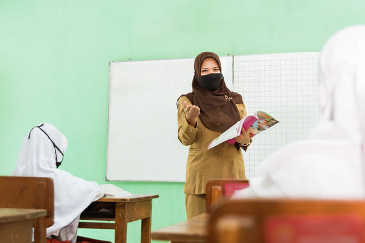 tajuk-redaksi:-guru-honorer-digaji-receh,-pegawai-sppg-digaji-jutaan-–-times-banyuwangi