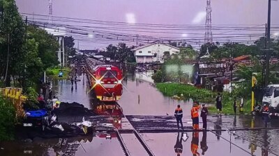 akhirnya-dibuka!-jalur-ka-pekalongan-sragi-bisa-dilalui-lagi-usai-tergenang-air