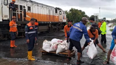 jalur-pantura-terendam-banjir,-145-penumpang-ka-ciremai-dialihkan-ke-ka-harina