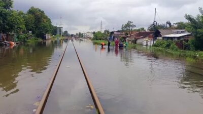 jalur-tergenang-air,-kai-pastikan-kereta-api-dari-madiun-ke-jakarta-tetap-tepat-waktu