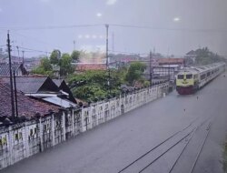 Hujan Deras Lumpuhkan Jalur Utara, Kereta Api ke Surabaya dan Malang Terlambat Hingga 5 Jam