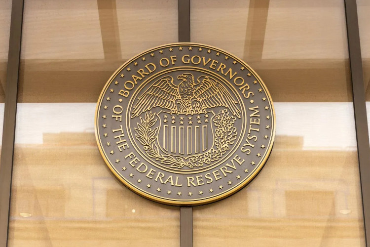 wall-street-ditutup-melemah,-ketidakpastian-kepemimpinan-the-fed-tekan-pasar-–-times-banyuwangi