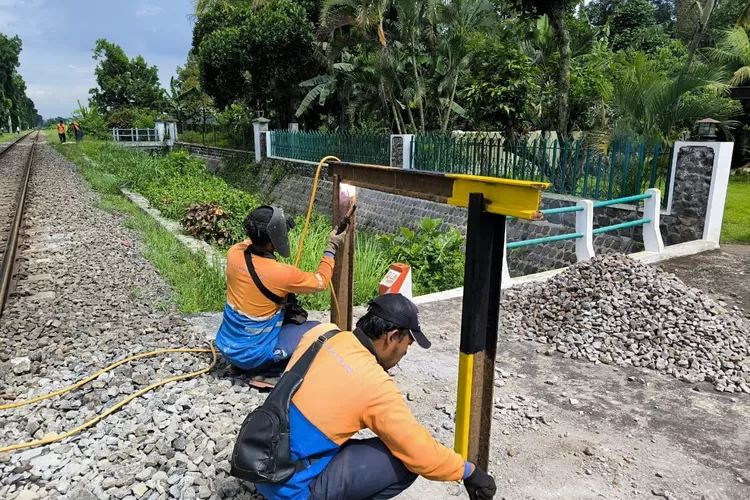 ratusan-perlintasan-ditutup,-ini-strategi-kai-tekan-kecelakaan-sepanjang-2025