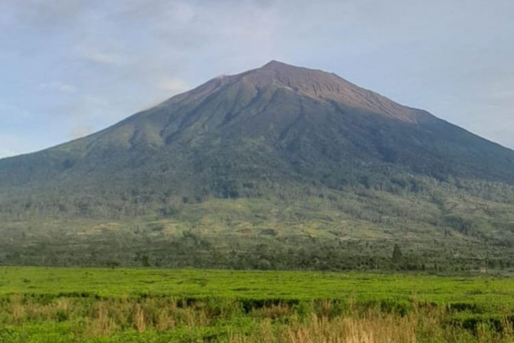 pendakian-gunung-kerinci-masih-ditutup,-akan-digelar-ritual-adat-dan-aksi-bersih-jalur-–-times-banyuwangi