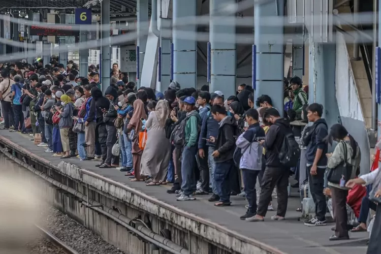 banjir-rendam-rel,-krl-di-jakarta-berubah-total,-ini-jalur-yang-terdampak
