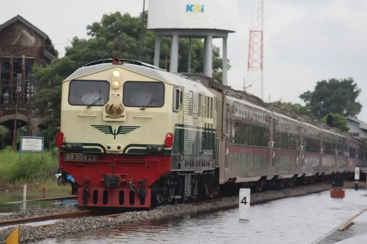 jalur-sudah-normal,-kai-daop-2-bandung-tetap-batalkan-3-kereta-api-ini