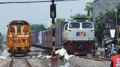 genangan-surut,-jalur-kereta-api-pekalongan-sragi-kembali-dibuka,-tapi-ada-batas-kecepatan