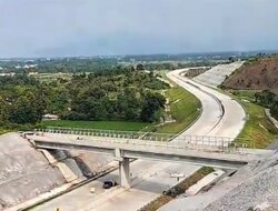 Tol Prosiwangi Rampung, Situbondo Miliki Jalan Tol Pertama dengan Overpass Ikonik di Banyuglugur