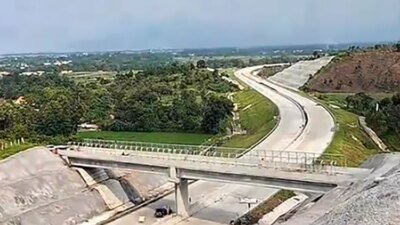 tol-prosiwangi-rampung,-situbondo-miliki-jalan-tol-pertama-dengan-overpass-ikonik-di-banyuglugur