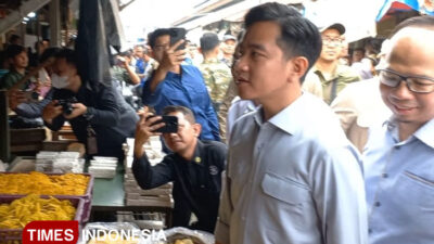 ribuan-warga-padati-pasar-cikurubuk-tasikmalaya,-sambut-kunjungan-wapres-gibran-–-times-banyuwangi