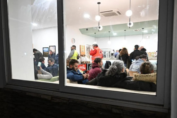 pm-spanyol-tetapkan-berkabung-nasional-tiga-hari-usai-kecelakaan-kereta-tewaskan-40-orang’-–-times-banyuwangi