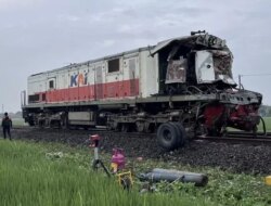 Penumpang Selamat Asisten Masinis Terluka, Detik-detik Kereta Api Menoreh Tertemper Truk Tangki di Cirebon, Jalur ke Jakarta Lumpuh Sementara