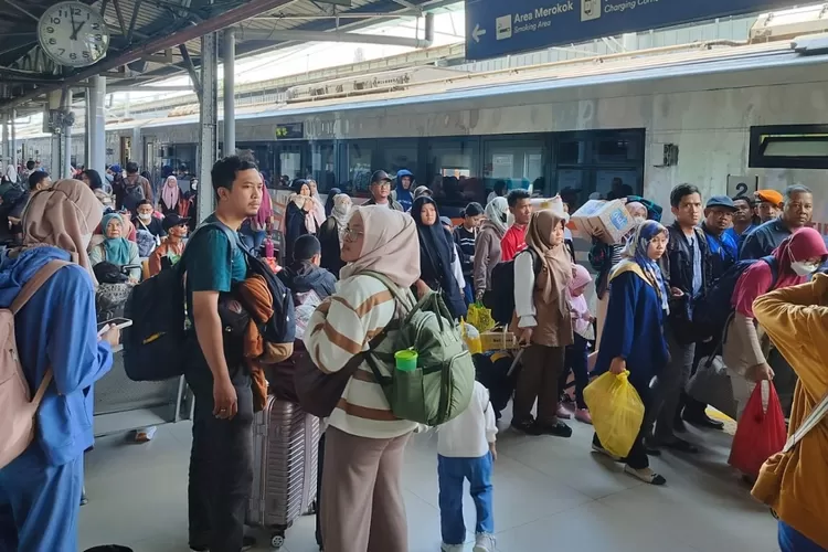 dampak-banjir-masih-terasa,-kai-batalkan-sejumlah-kereta-api-di-purwokerto