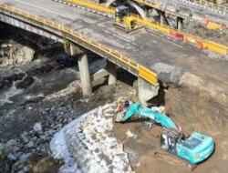 Jalan Strategis Sumbar Dikebut, Andre Rosiade Pantau Langsung Progres Lembah Anai