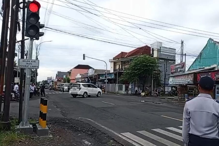 traffic-light-simpang-4-gladag-resmi-aktif,-keselamatan-berkendara-warga-banyuwangi-kian-terjamin-–-times-banyuwangi