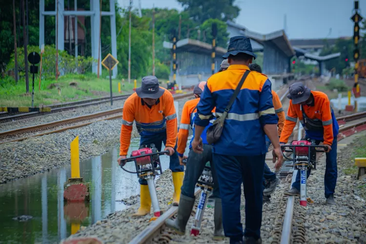 curah-hujan-ekstrem,-menhub-soroti-ancaman-serius-bagi-jalur-kereta-api