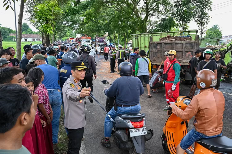 kecelakaan-beruntun-di-dadapan-banyuwangi,-lalu-lintas-lumpuh-hampir-dua-jam