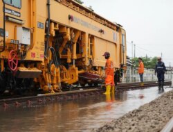 Cuaca Ekstrem Mengintai, Ini Strategi KAI Daop 7 Madiun Jaga Keselamatan Kereta Api – Radar Banyuwangi