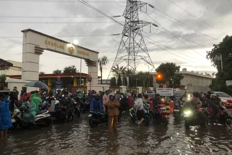 akses-stasiun-halim-tergenang!-kcic-minta-penumpang-whoosh-lewat-jalur-ini-–-radar-banyuwangi