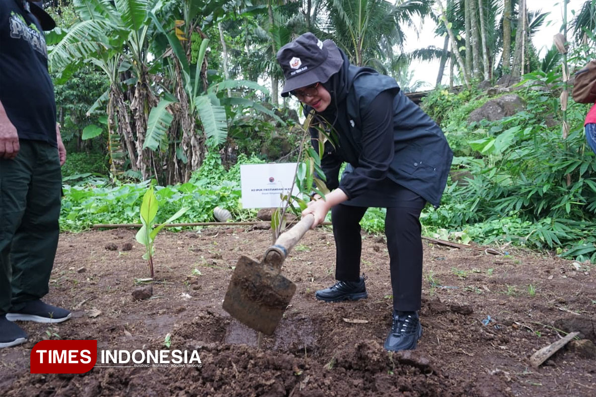harlah-ke-53,-pdi-perjuangan-banyuwangi-bersama-bupati-ipuk-gelar-aksi-rawat-pertiwi-–-times-banyuwangi