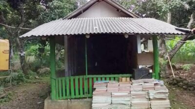 tanpa-gedung-layak,-mushalla-al-qodiri-bangsring-20-tahun-mengabdi-mencerdaskan-anak-negeri