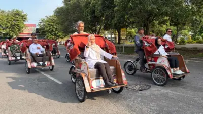 becak-listrik-bantuan-presiden-prabowo-diserahkan-kepada-tukang-becak-di-banyuwangi