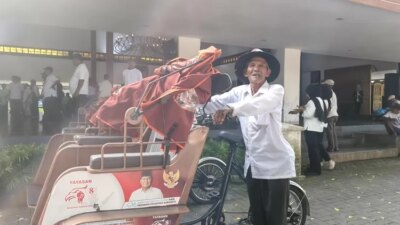 misdi,-pembecak-lansia-banyuwangi-yang-kini-punya-harapan-baru-berkat-becak-listrik-presiden-prabowo