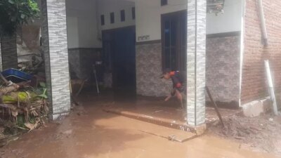 banjir-bandang-situbondo-rendam-6.324-rumah-di-lima-kecamatan,-korban-terdampak-terus-bertambah