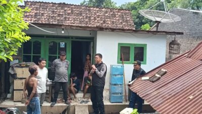 pokdar-kamtibmas-polres-situbondo-dan-fkdm-turun-ke-lokasi-banjir-banyuglugur,-salurkan-sembako-dan-kerja-bakti
