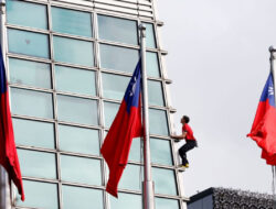 Alex Honnold Tak Bertali Tak Berpengaman, Taklukkan Taipei 101 – TIMES Banyuwangi