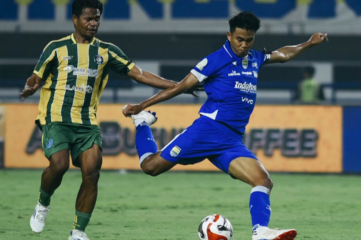 persib-bandung-vs-psbs-biak,-skor-kacamata-hiasi-babak-pertama-–-times-banyuwangi