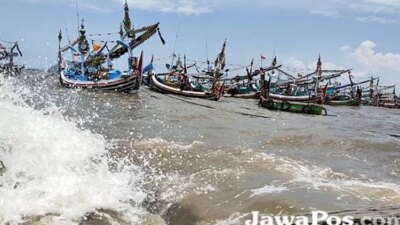 bmkg-banyuwangi-perpanjang-peringatan-gelombang-tinggi,-laut-selatan-berpotensi-capai-4-meter