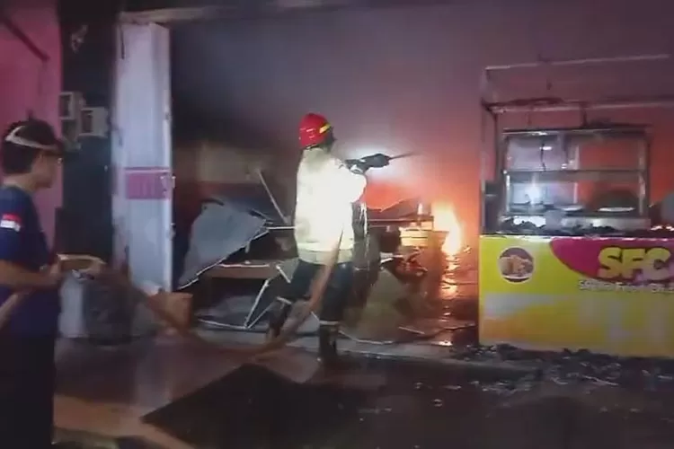 warung-sfc-rogojampi-rogojampi-terbakar,-ternyata-bocornya-gas-melon-jadi-biang-kerok