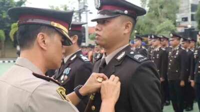 72-personel-polresta-banyuwangi-terima-satyalancana-pengabdian,-kapolresta-tekankan-etika-dan-integritas