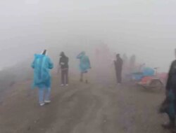 Blue Fire Ijen Belum Muncul, Pemeliharaan Pipa Belerang Masih Berlangsung – Radar Banyuwangi