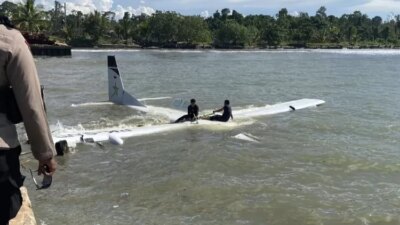 detik-detik-pesawat-smart-air-jatuh-di-perairan-papua