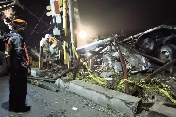 ka-gajayana-tertemper-truk,-begini-kondisi-jalur-prembun-kutowinangun-sekarang