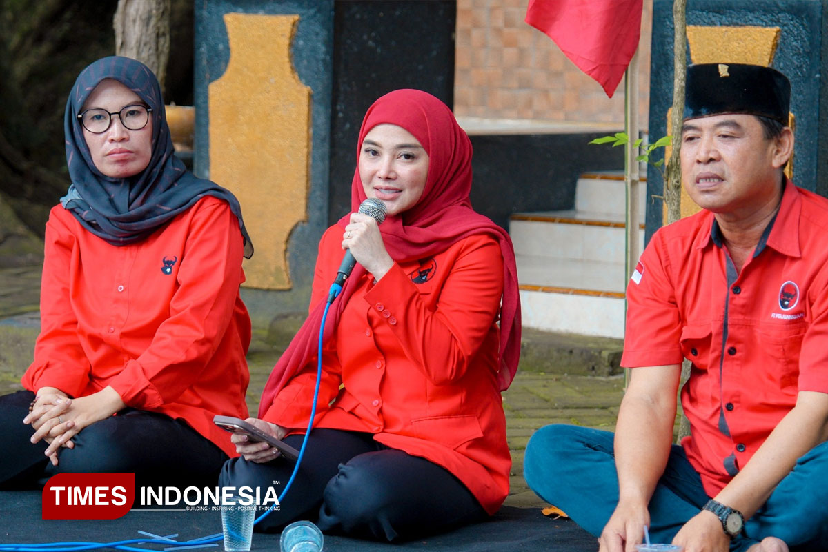hut-pdi-perjuangan,-desi-prakasiwi-napak-tilas-ke-makam-leluhur-banyuwangi-–-times-banyuwangi