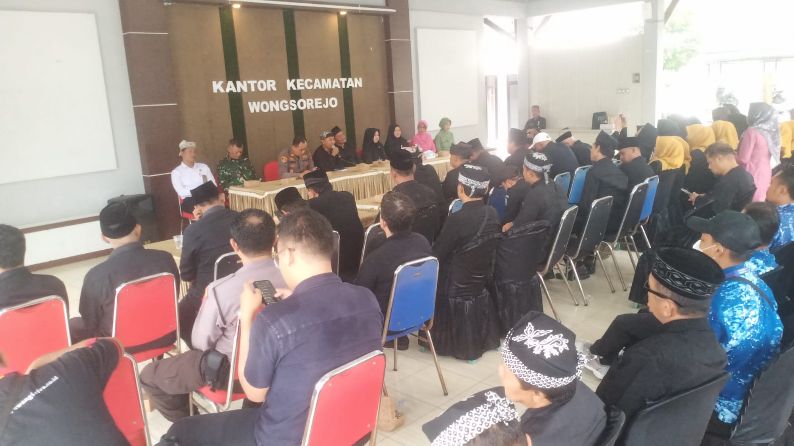 empat-tahun-mengabdi,-camat-nuril-falah-pamit-dari-wongsorejo-dengan-kenangan-mendalam