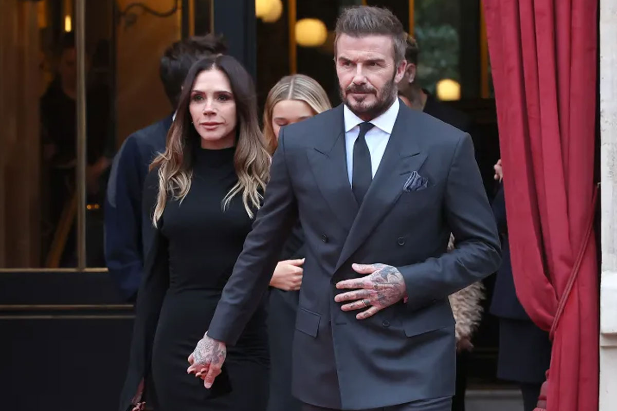 victoria-beckham-dapat-penghargaan-ksatria-dari-prancis-–-times-banyuwangi