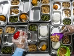 Setahun Program Makan Bergizi Gratis Berjalan, Pakar UGM Soroti Anomali hingga Ancaman Keracunan Massal