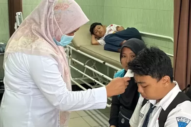 kronologi-14-siswa-smpn-1-montong-tuban-alami-mual-dan-pusing-usai-santap-menu-mbg,-diduga-keracunan