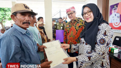 dapat-kepastian-hukum,-ratusan-nelayan-banyuwangi-terima-sertifikat-tanah-–-times-banyuwangi