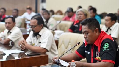 sopir-logistik-keluhkan-antrean-hingga-lima-hari,-dprd-banyuwangi-gelar-hearing-bahas-jalur-ketapang–lembar