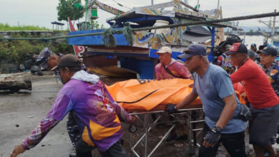 nelayan-meninggal-saat-menguras-kapal-di-pelabuhan-muncar-–-times-banyuwangi