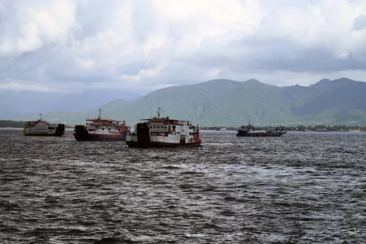 bmkg-peringatkan-gelombang-tinggi-hingga-4-meter,-perairan-selatan-jawa-wajib-waspada