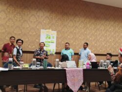 Pegiat Disabilitas 8 kota 3 Provinsi Nikmati Seafood Mak Isun Pantai Boom Marina